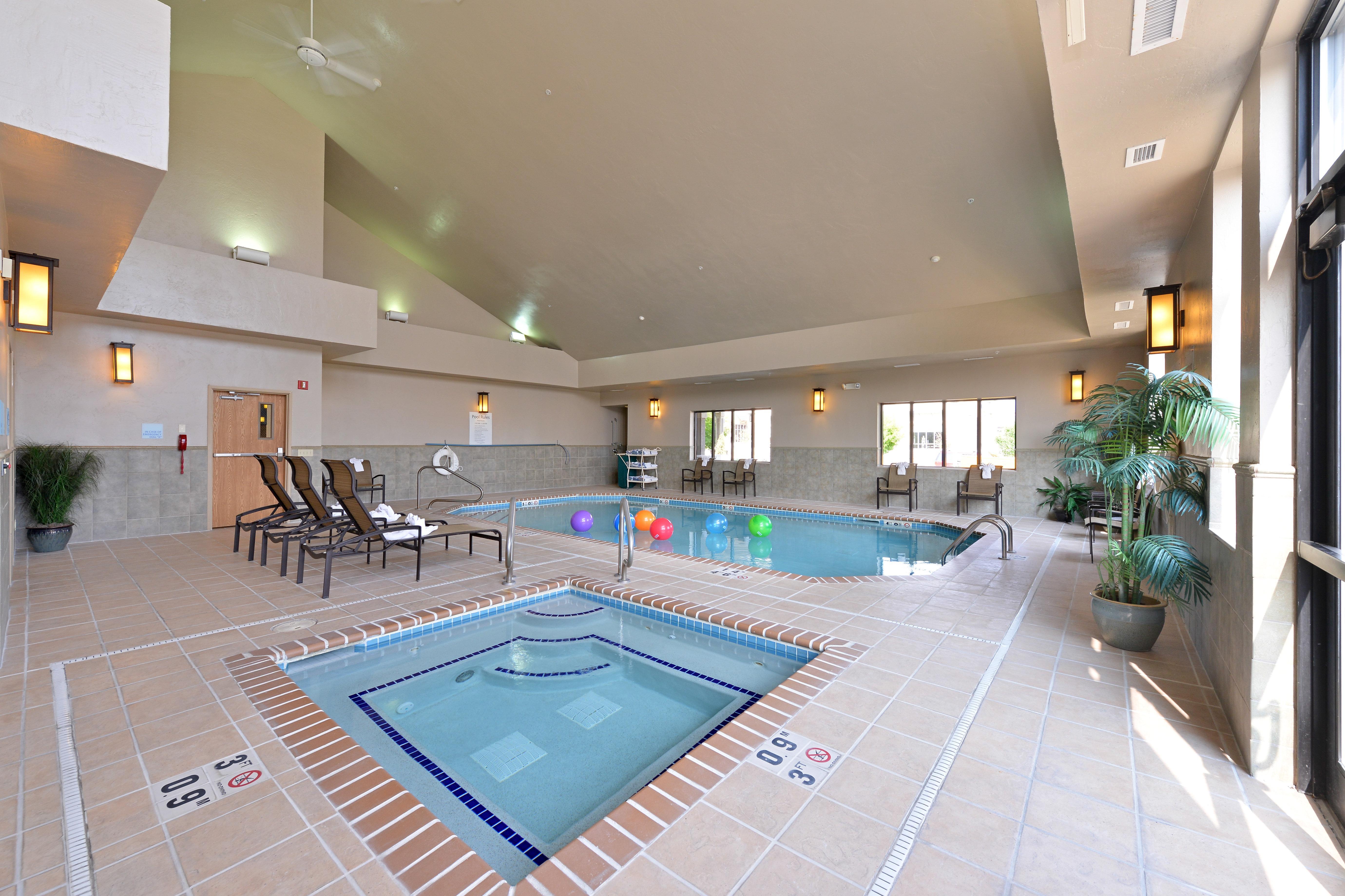 Holiday Inn Express Hotel & Suites Gillette By Ihg Bagian luar foto