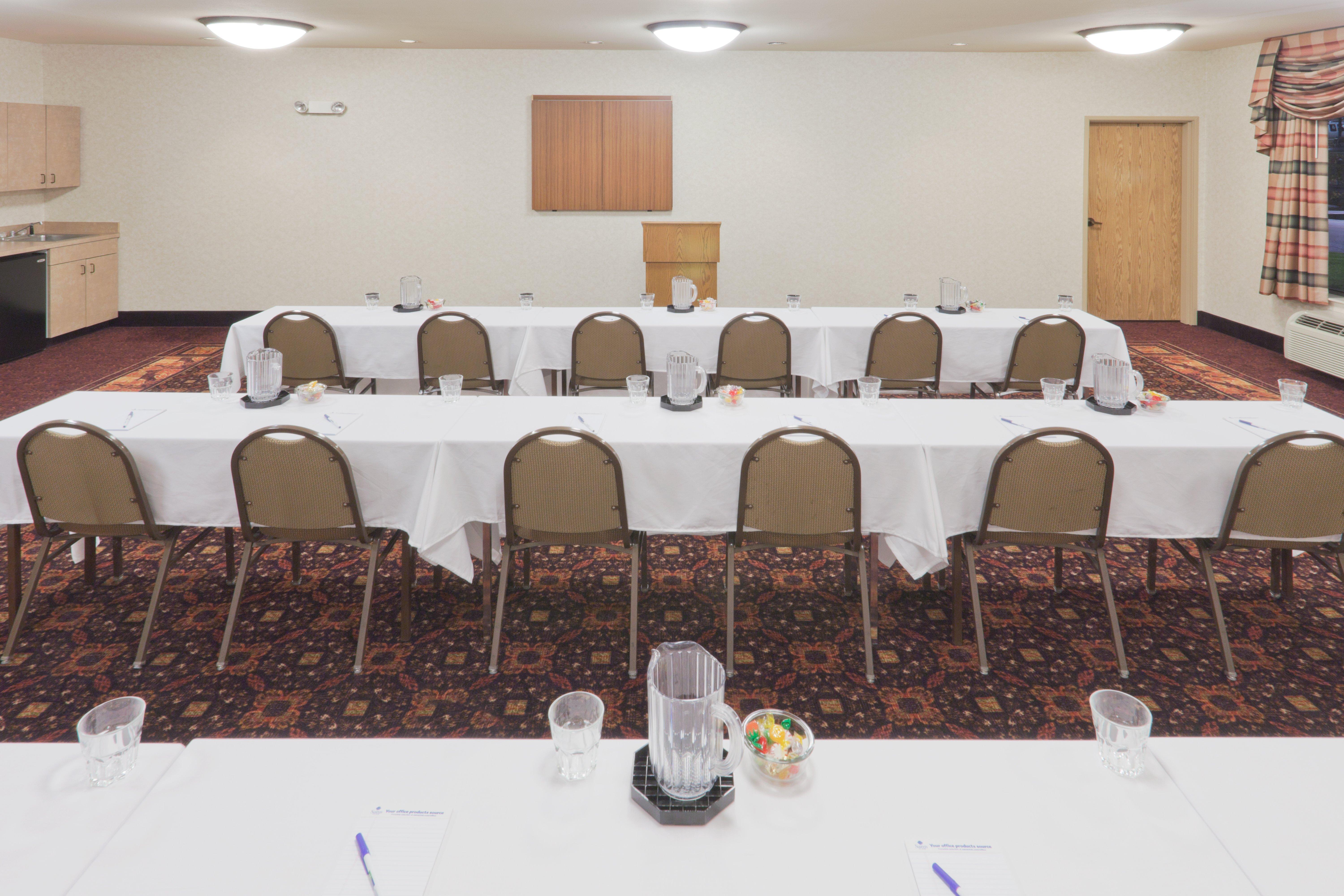 Holiday Inn Express Hotel & Suites Gillette By Ihg Bagian luar foto