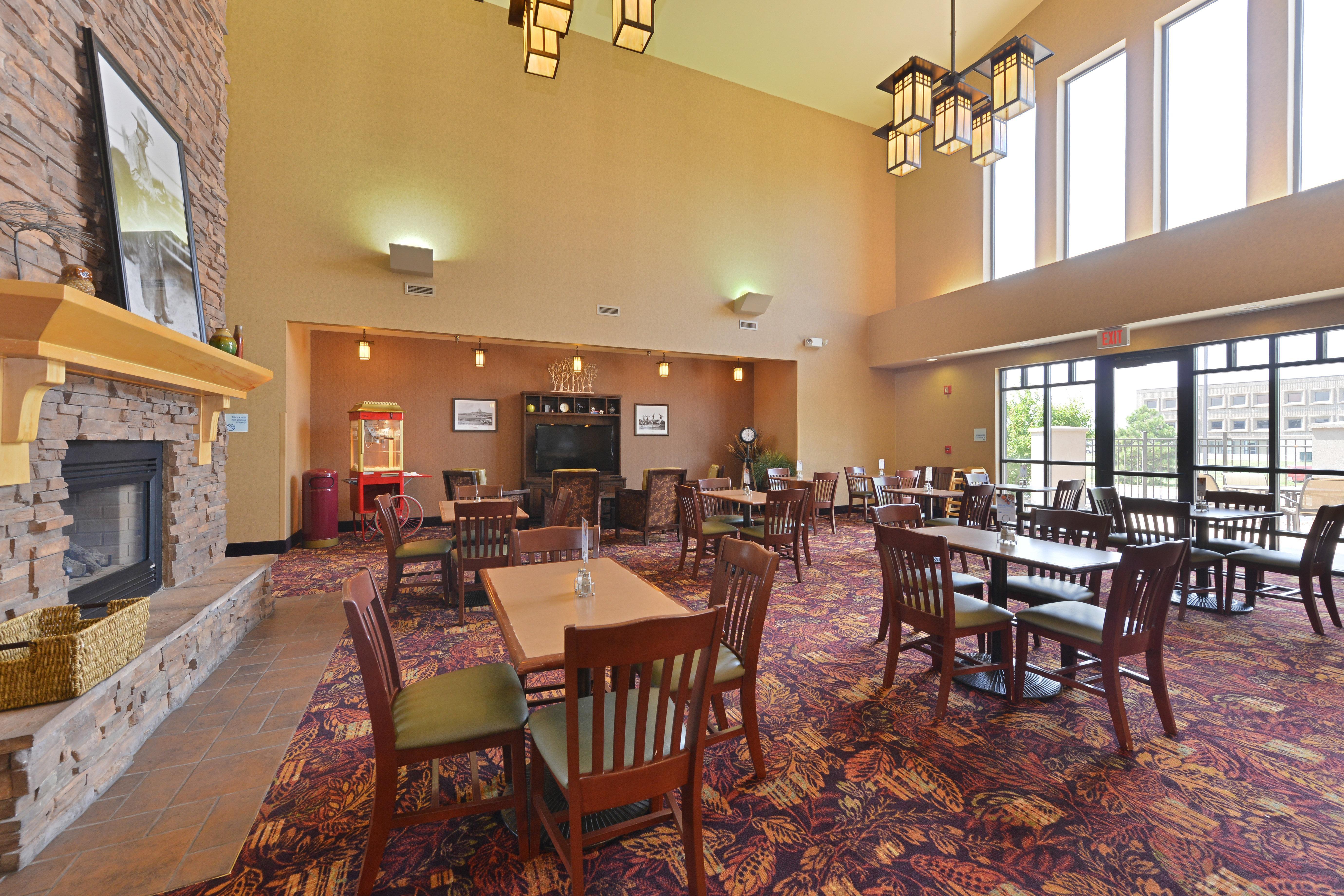 Holiday Inn Express Hotel & Suites Gillette By Ihg Bagian luar foto