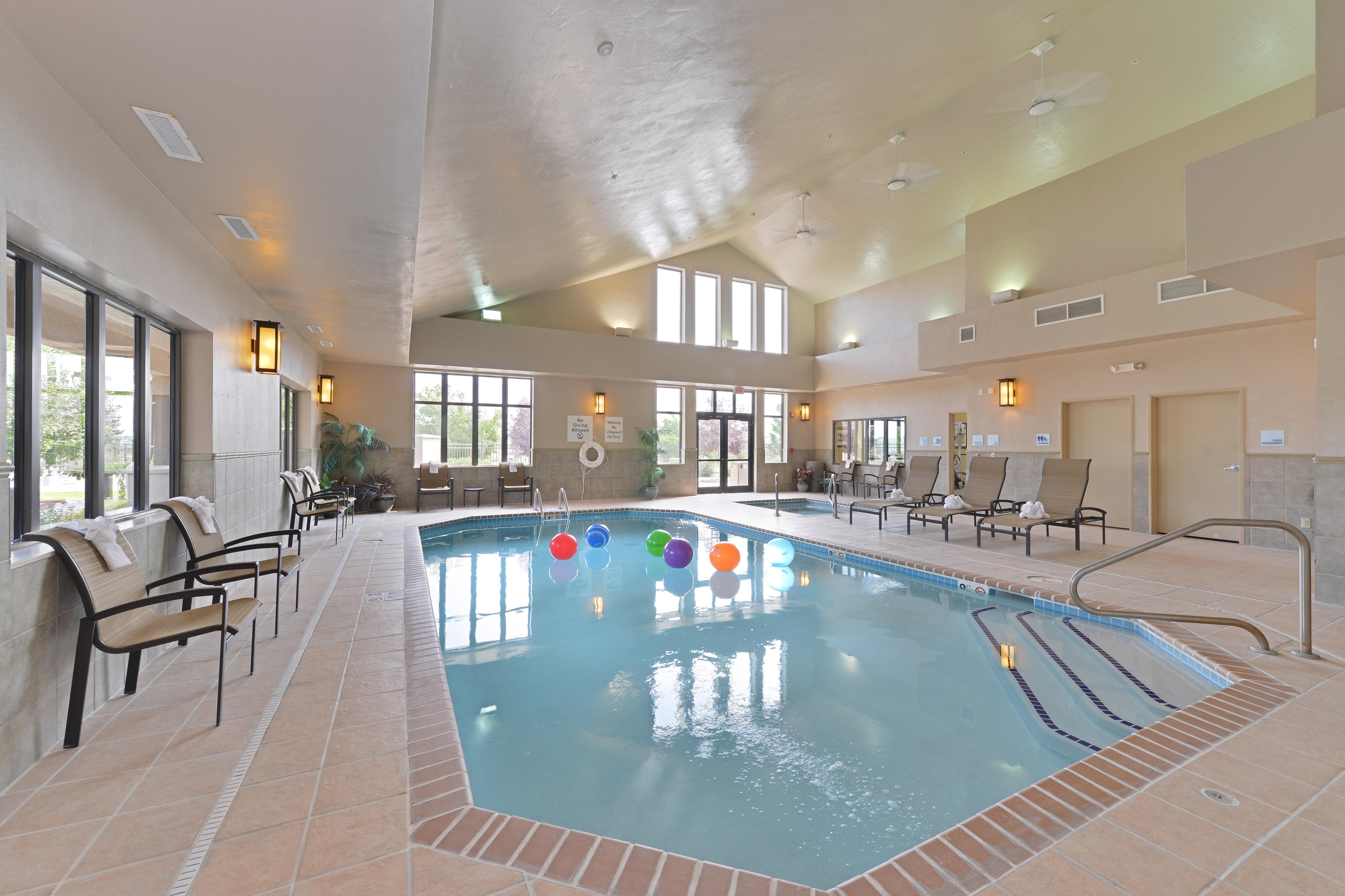Holiday Inn Express Hotel & Suites Gillette By Ihg Bagian luar foto