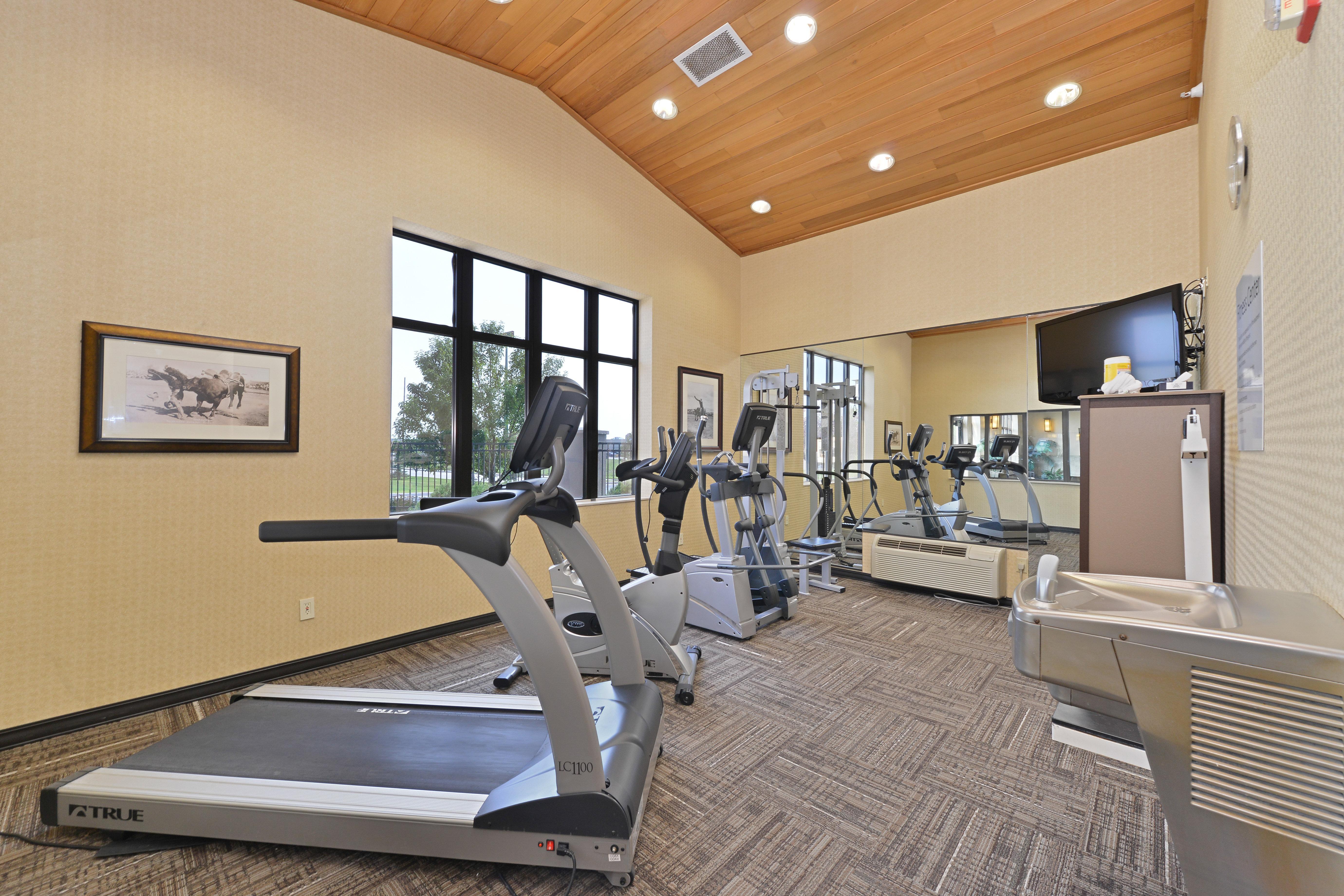 Holiday Inn Express Hotel & Suites Gillette By Ihg Bagian luar foto