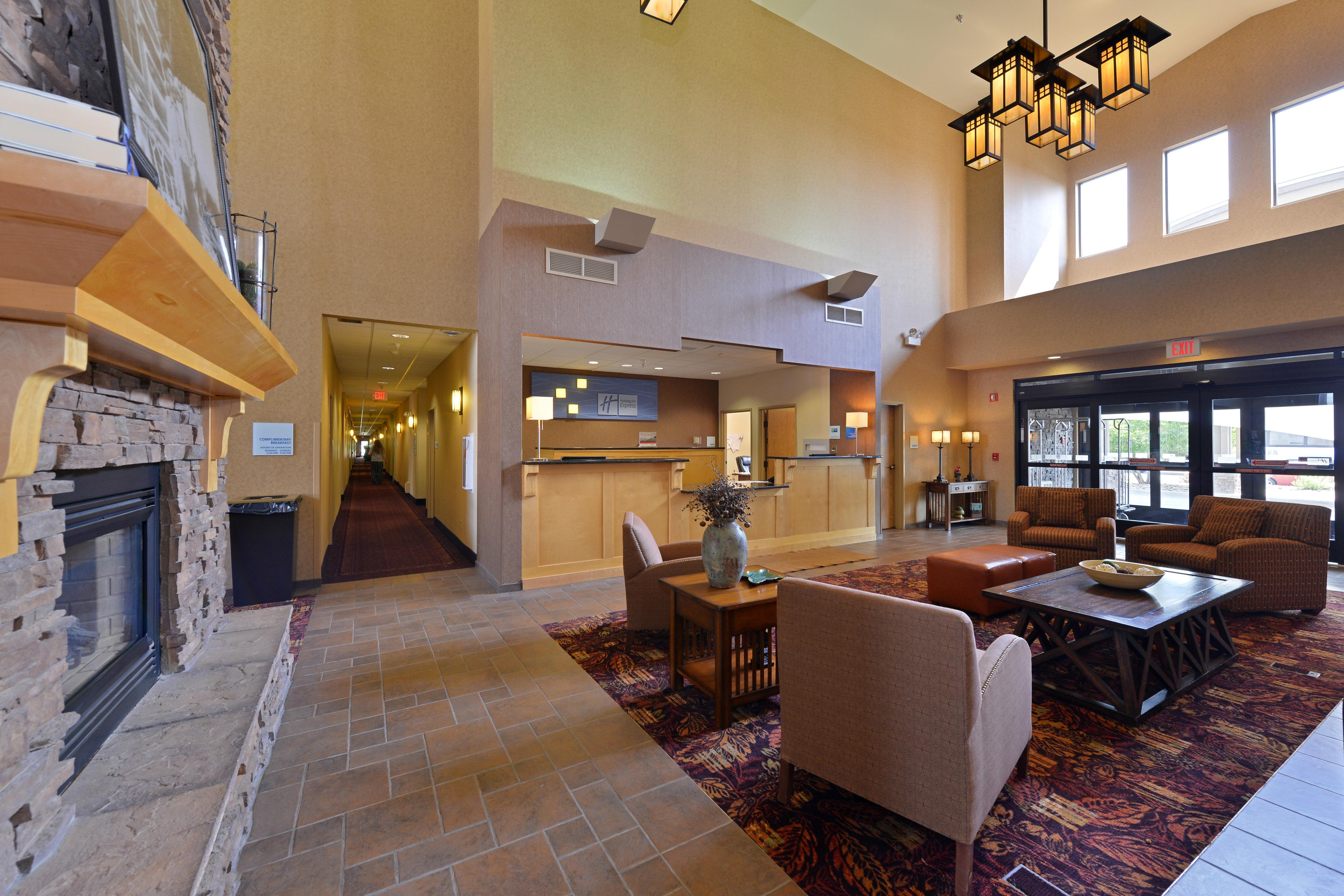 Holiday Inn Express Hotel & Suites Gillette By Ihg Bagian luar foto